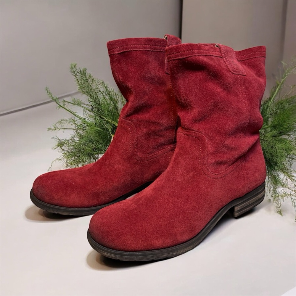 NATURALIZER RED SUEDE HEELED BOOTS•WMN SIZE 11.5
